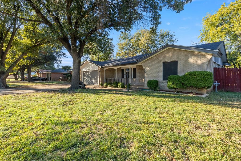 2007 E Park Row Drive