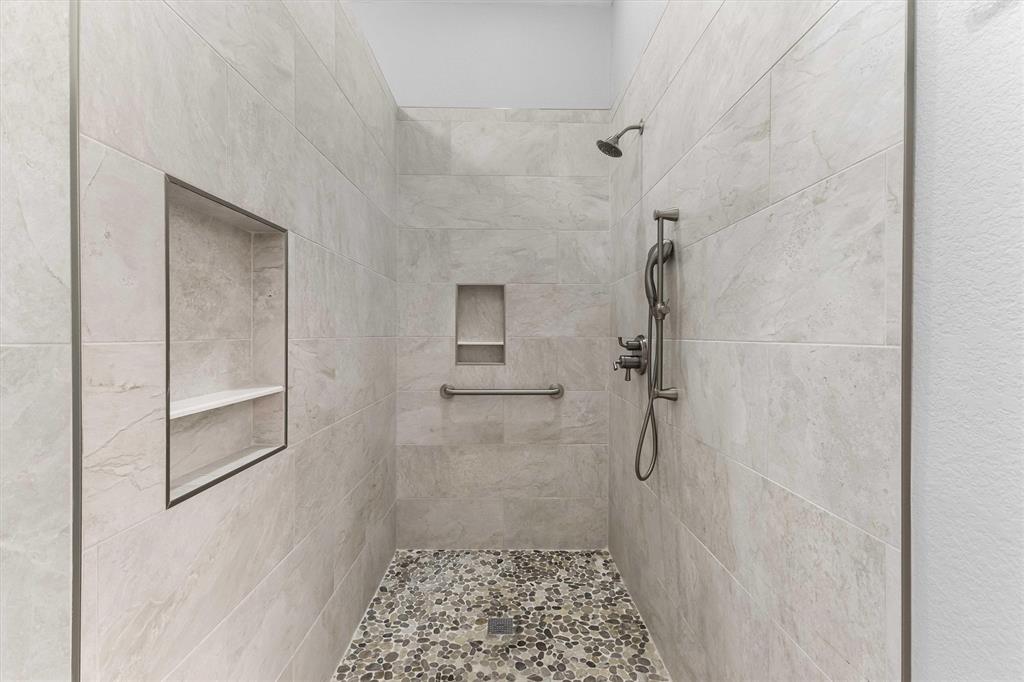 Three 17 River Oaks - Residential