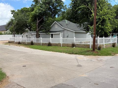 Photo of 701 Olive Street, Cleburne, TX 76031 (MLS # 21226935)
