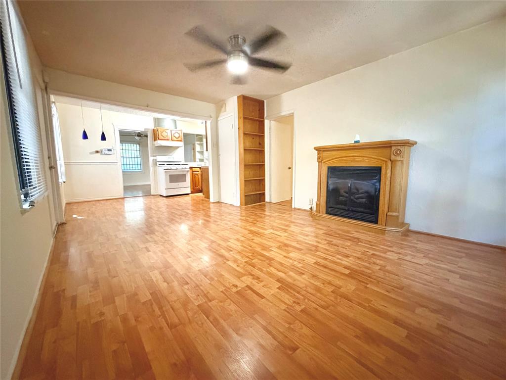 611 Crestside Dr Drive