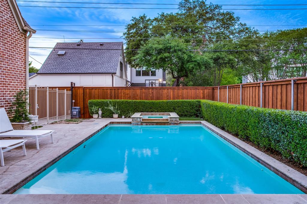 IDLEWOOD - Residential