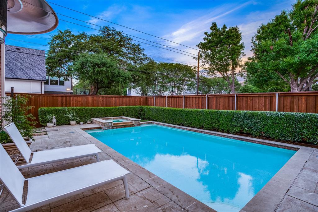 IDLEWOOD - Residential