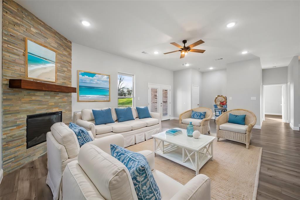 738 SE County Road 3122