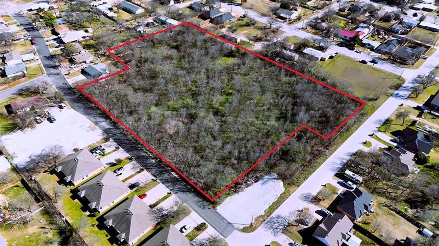 Extremely rare opportunity! 4+- acres in the heart of the city ready for development. Residential single family or multi family with possible zoning change. This is first time in decades that this land has been available for sale.
