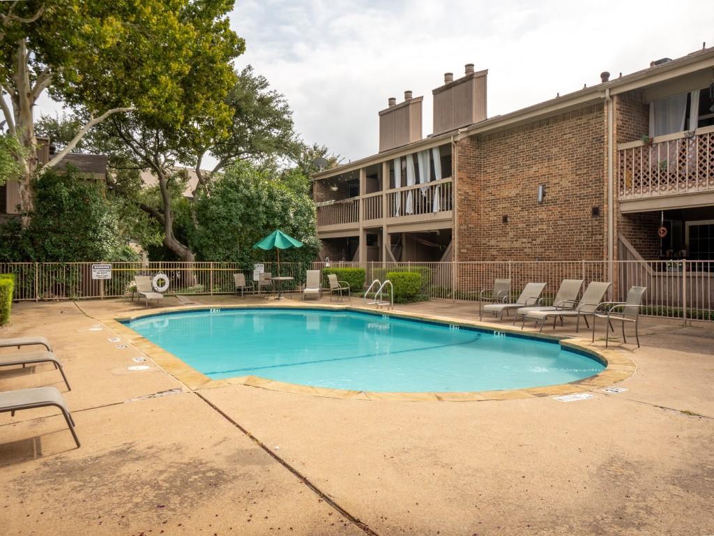 Arrangement Condo - Residential