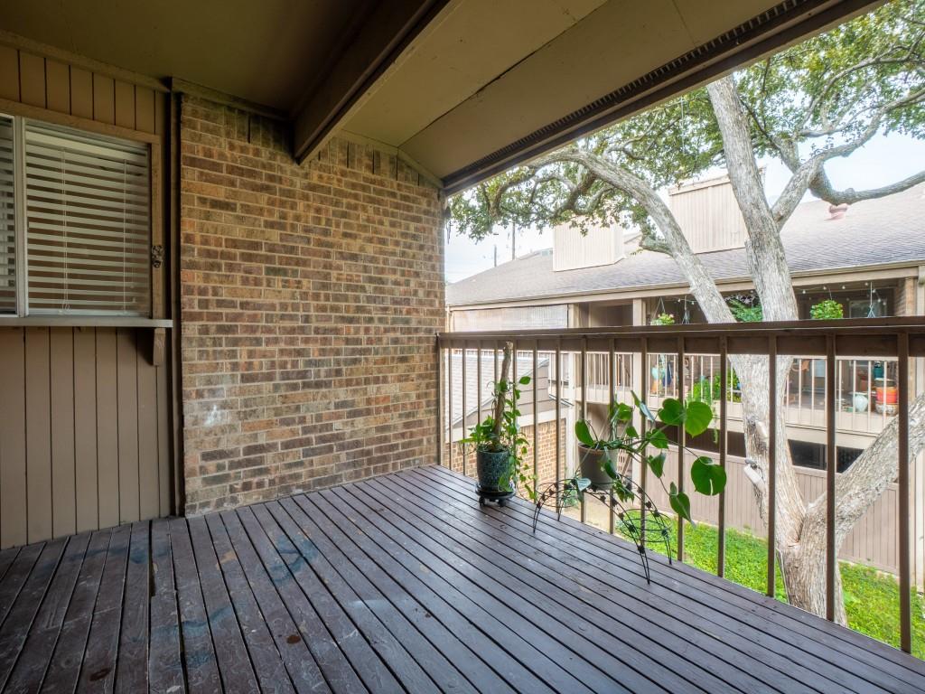 Arrangement Condo - Residential