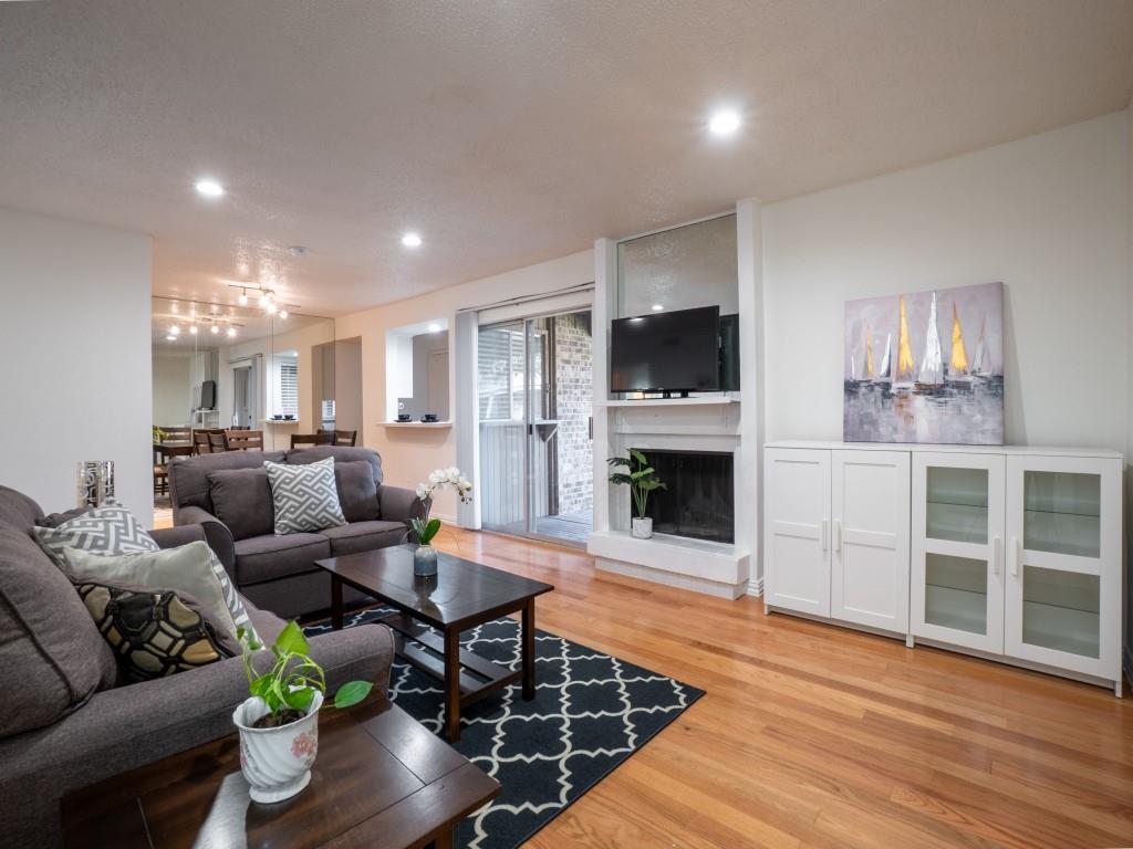 Arrangement Condo - Residential