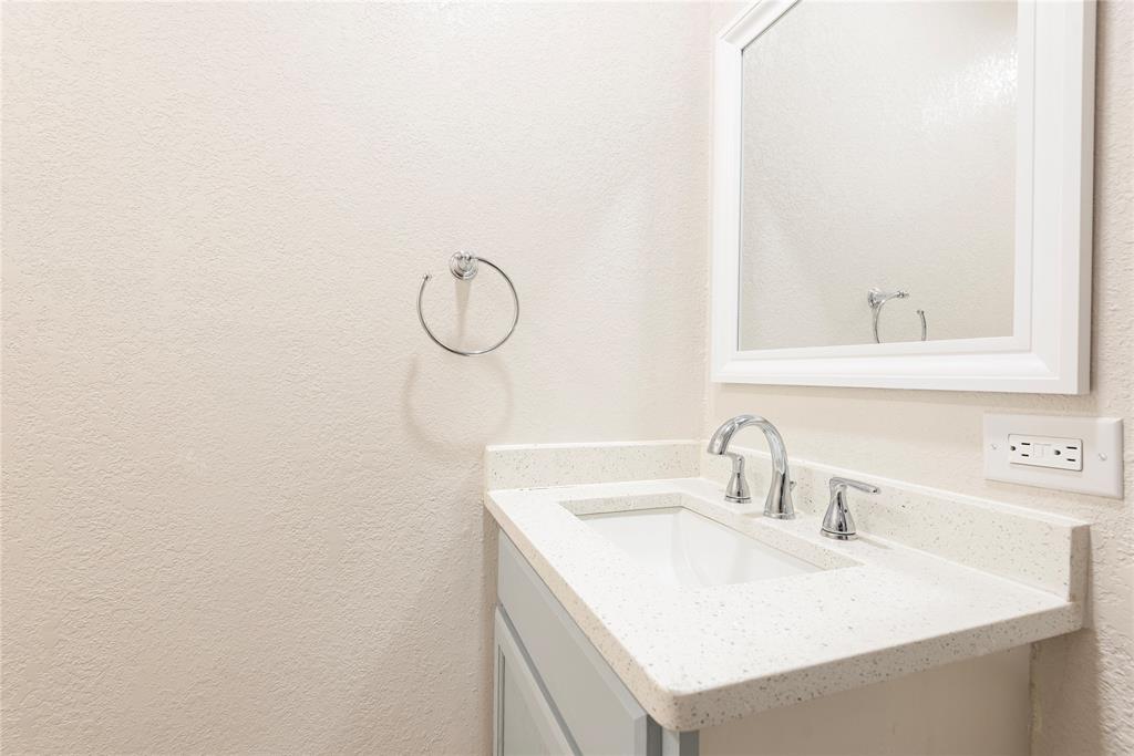 DICKSONS EASTE DALLAS - Residential Lease