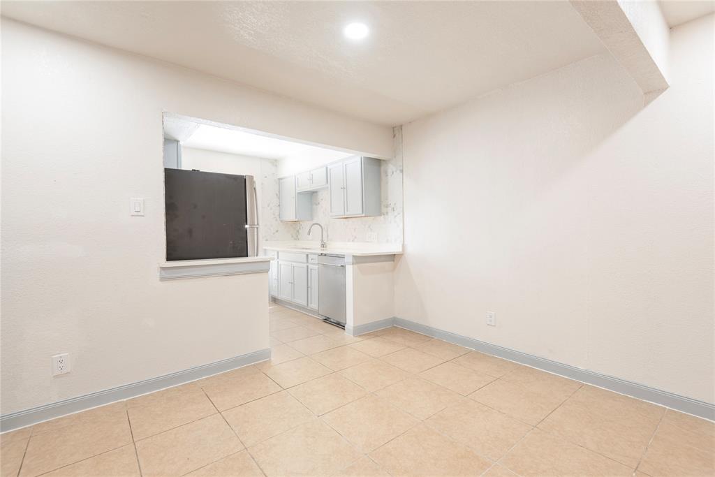 DICKSONS EASTE DALLAS - Residential Lease