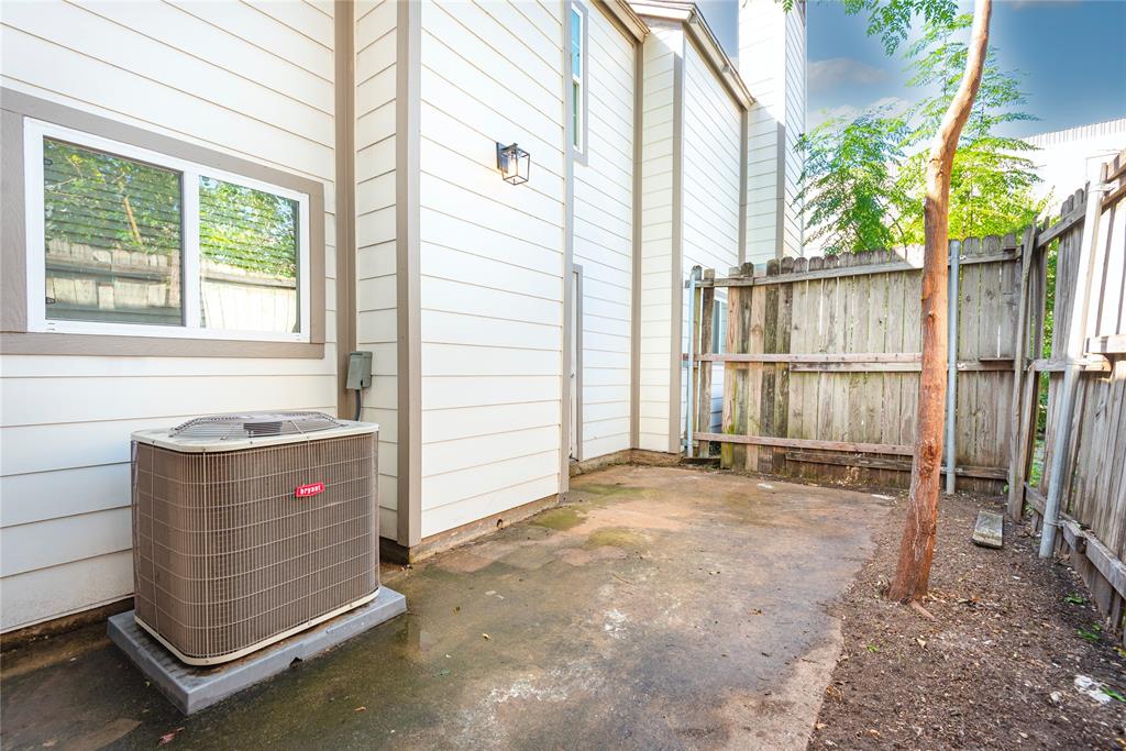 DICKSONS EASTE DALLAS - Residential Lease