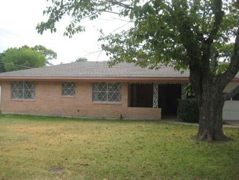 Photo of 1500 W Baldridge Street, Ennis, TX 75119 (MLS # 21213359)