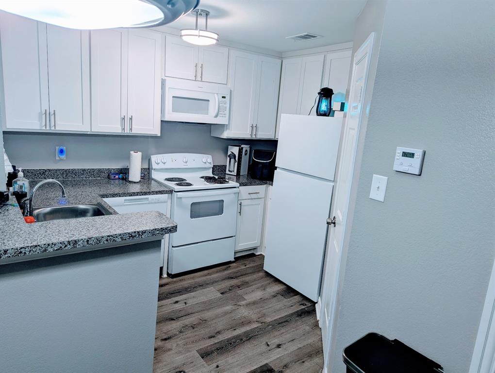 9819 Walnut Street 203