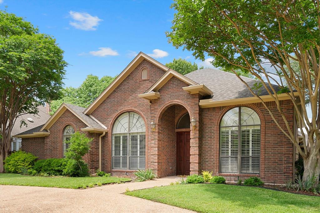 1604 Bridle Path
