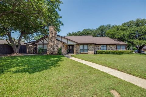 101 Circleview Drive S Hurst TX 76054