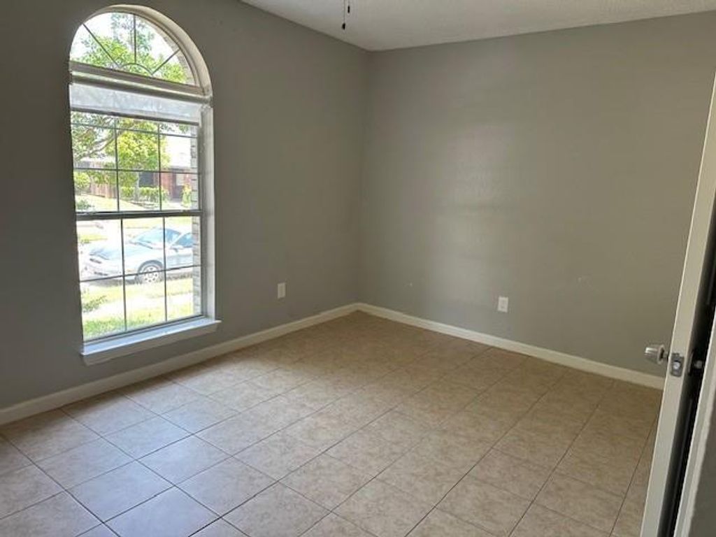 Photo of 1042 Kim Lane, Mesquite, TX 75149 (MLS # 21085296)