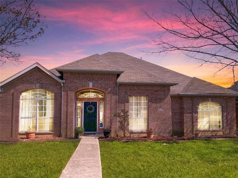Photo of 4718 Parkhaven Drive, Garland, TX 75043 (MLS # 21185104)