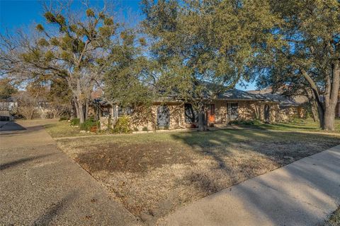1405 Carriage Lane Garland TX 75043