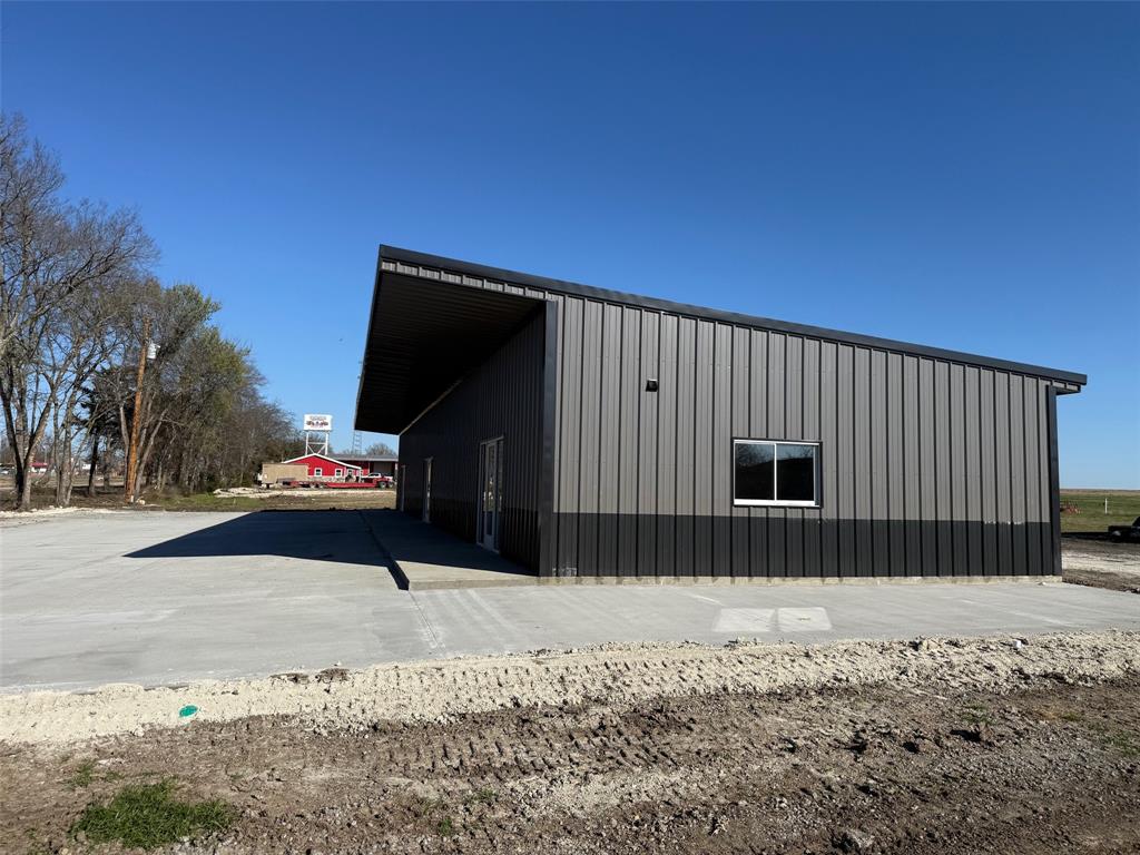 1095 W Front Highway 1,2,3