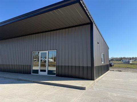 1095 W Front Highway 1,2,3 Blossom TX 75416