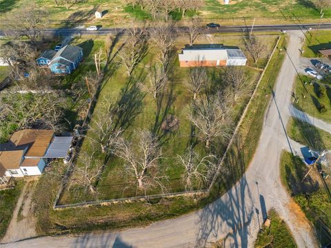 Tiny photo for 508 Fannin Street, Millsap, TX 76066 (MLS # 21197446)