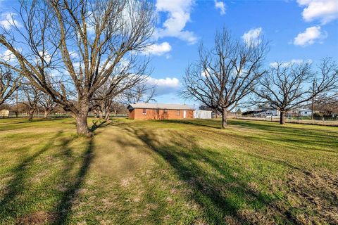Tiny photo for 508 Fannin Street, Millsap, TX 76066 (MLS # 21197446)