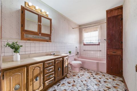 Tiny photo for 508 Fannin Street, Millsap, TX 76066 (MLS # 21197446)