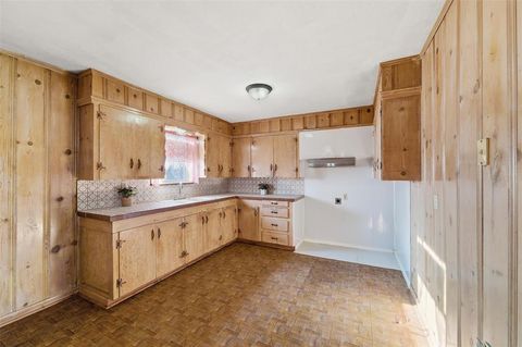 Tiny photo for 508 Fannin Street, Millsap, TX 76066 (MLS # 21197446)