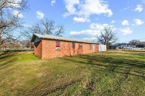 Tiny photo for 508 Fannin Street, Millsap, TX 76066 (MLS # 21197446)