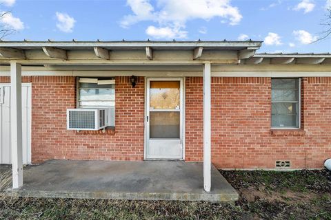 Tiny photo for 508 Fannin Street, Millsap, TX 76066 (MLS # 21197446)