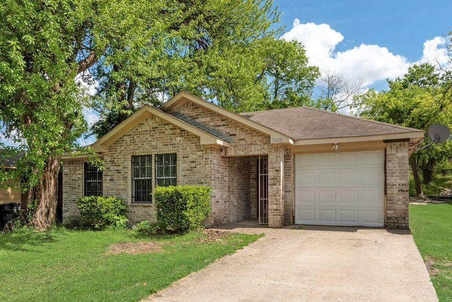 Great starter home for a small family, nice sized Primary Bedroom, Open Floor Plan, Backyard has Space for cookouts, you can’t beat this price come tour it before you’re to late !!!!!!