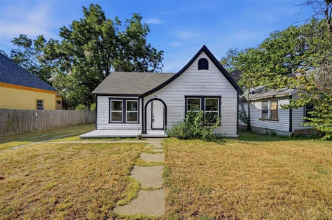 Photo of 716 W Heron Street, Denison, TX 75020 (MLS # 21366051)