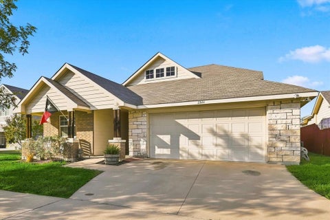 Photo of 2924 Englefield Green, Denton, TX 76207 (MLS # 21419892)