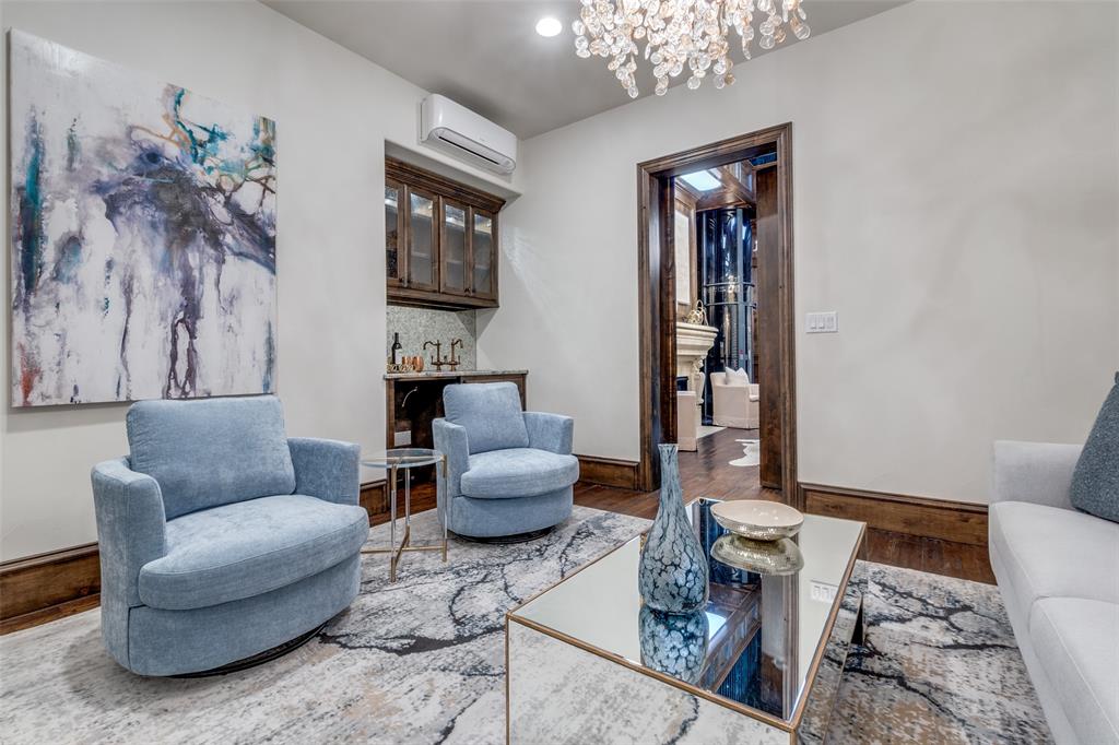 El Parado - Residential