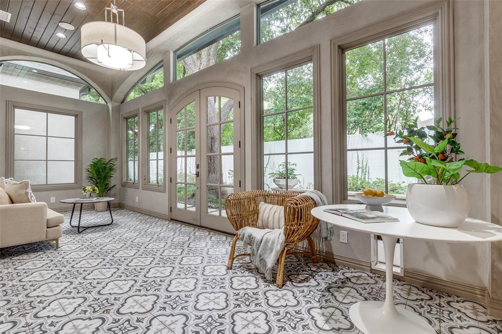 El Parado - Residential