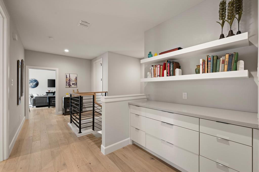 Lakeside Tower - Residential