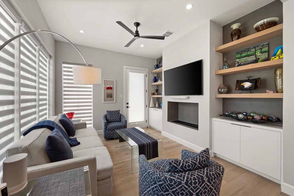 Lakeside Tower - Residential