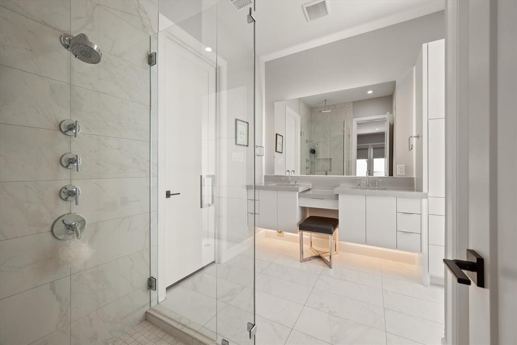 Lakeside Tower - Residential