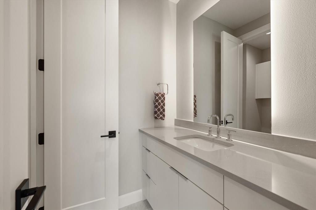 Lakeside Tower - Residential