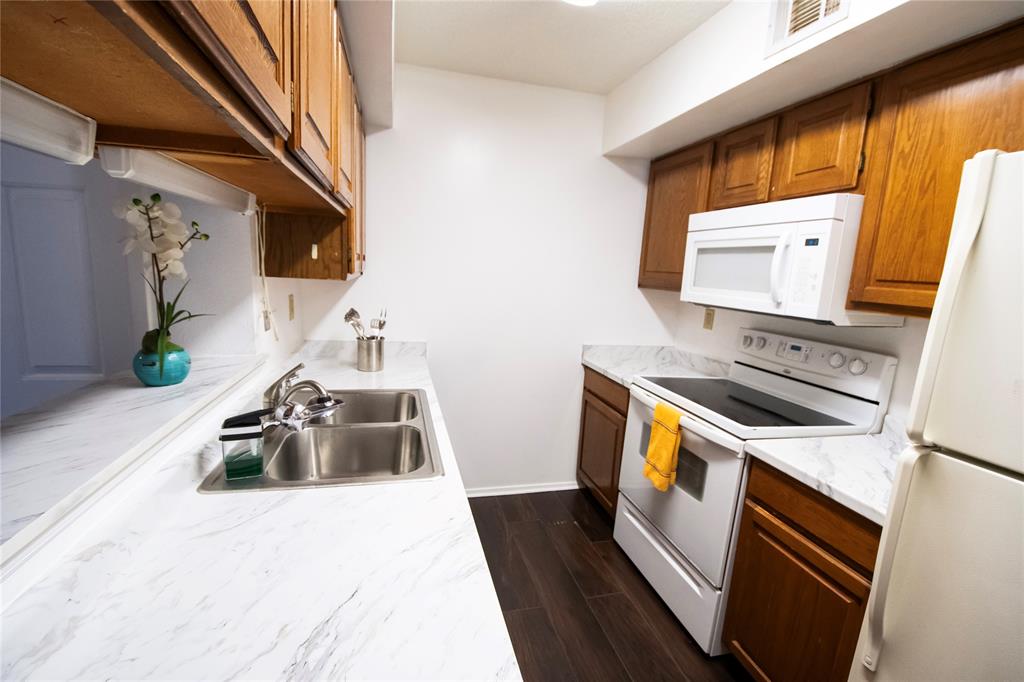 Cambridge Condo Ph 01 03 - Residential