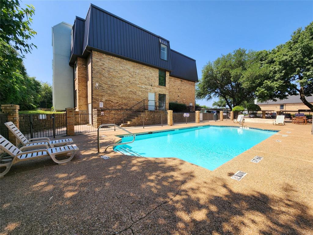 Cambridge Condo Ph 01 03 - Residential