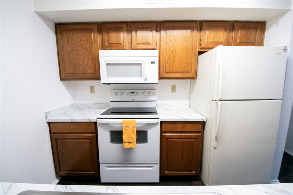 Cambridge Condo Ph 01 03 - Residential