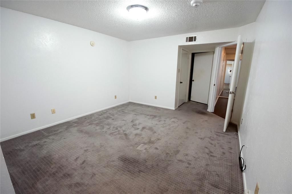 Cambridge Condo Ph 01 03 - Residential