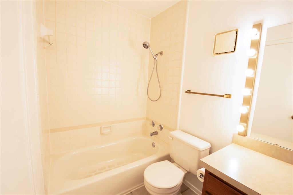 Cambridge Condo Ph 01 03 - Residential