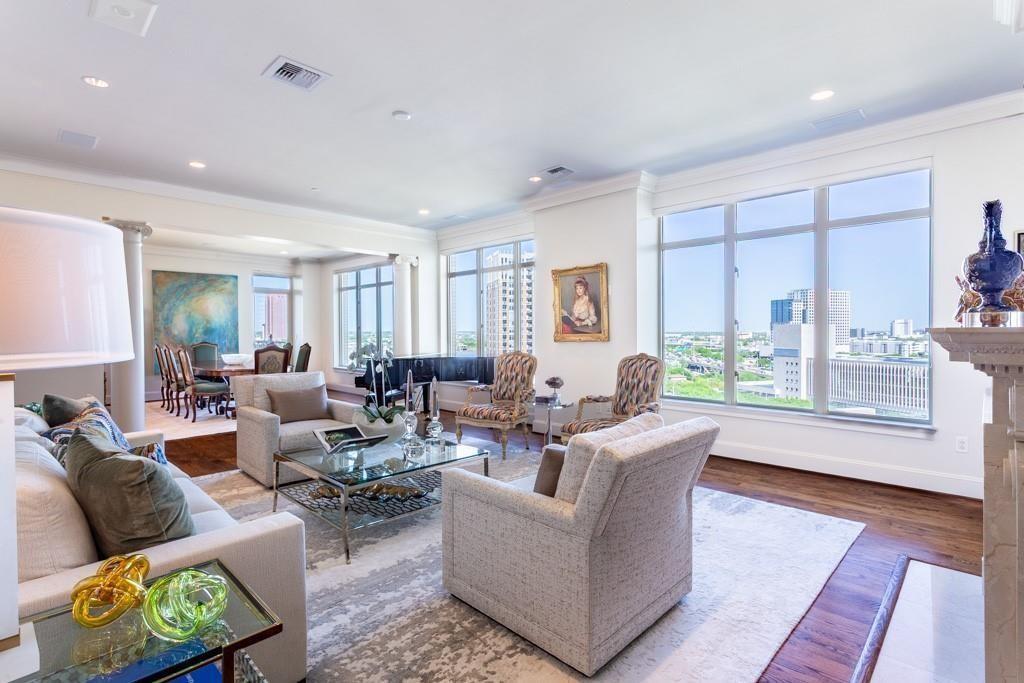 2525 N PEARL Street 1201