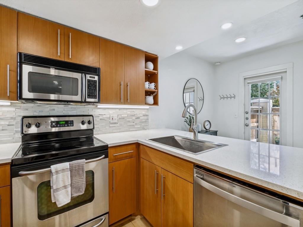 3901 Travis Street 125