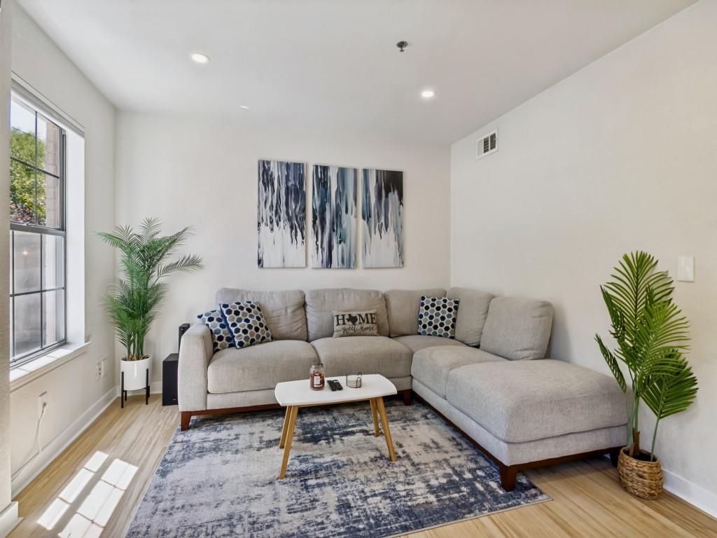 3901 Travis Street 125