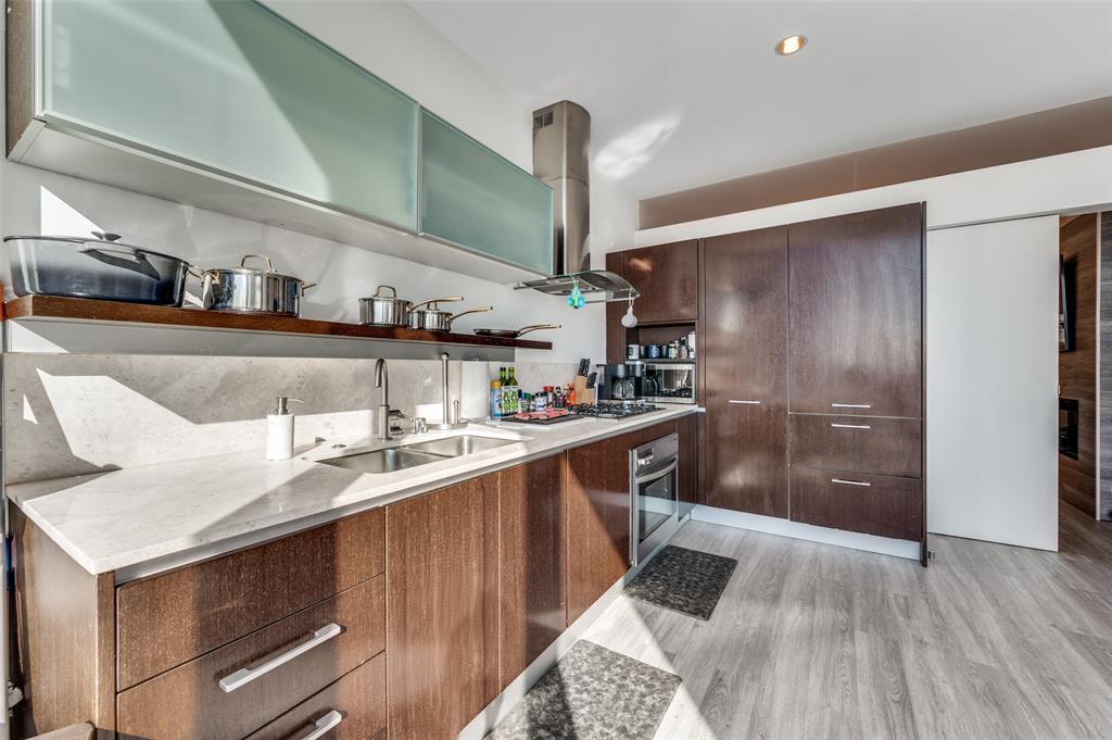 2430 Victory Park Lane 2601