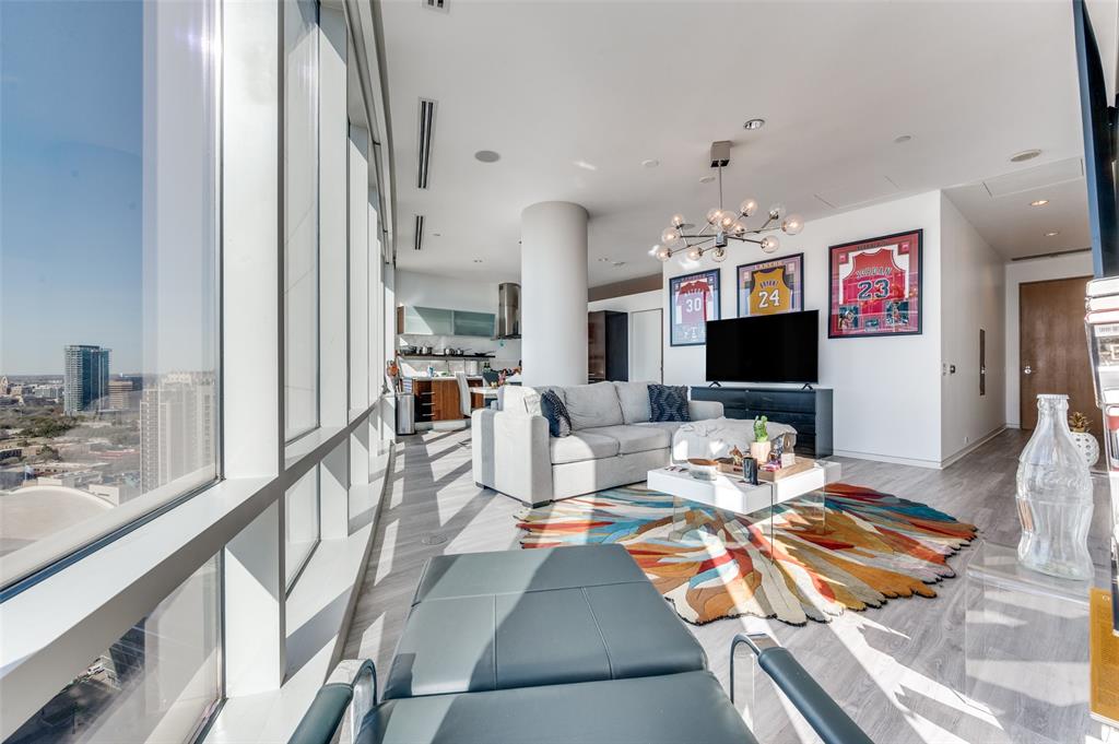 2430 Victory Park Lane 2601