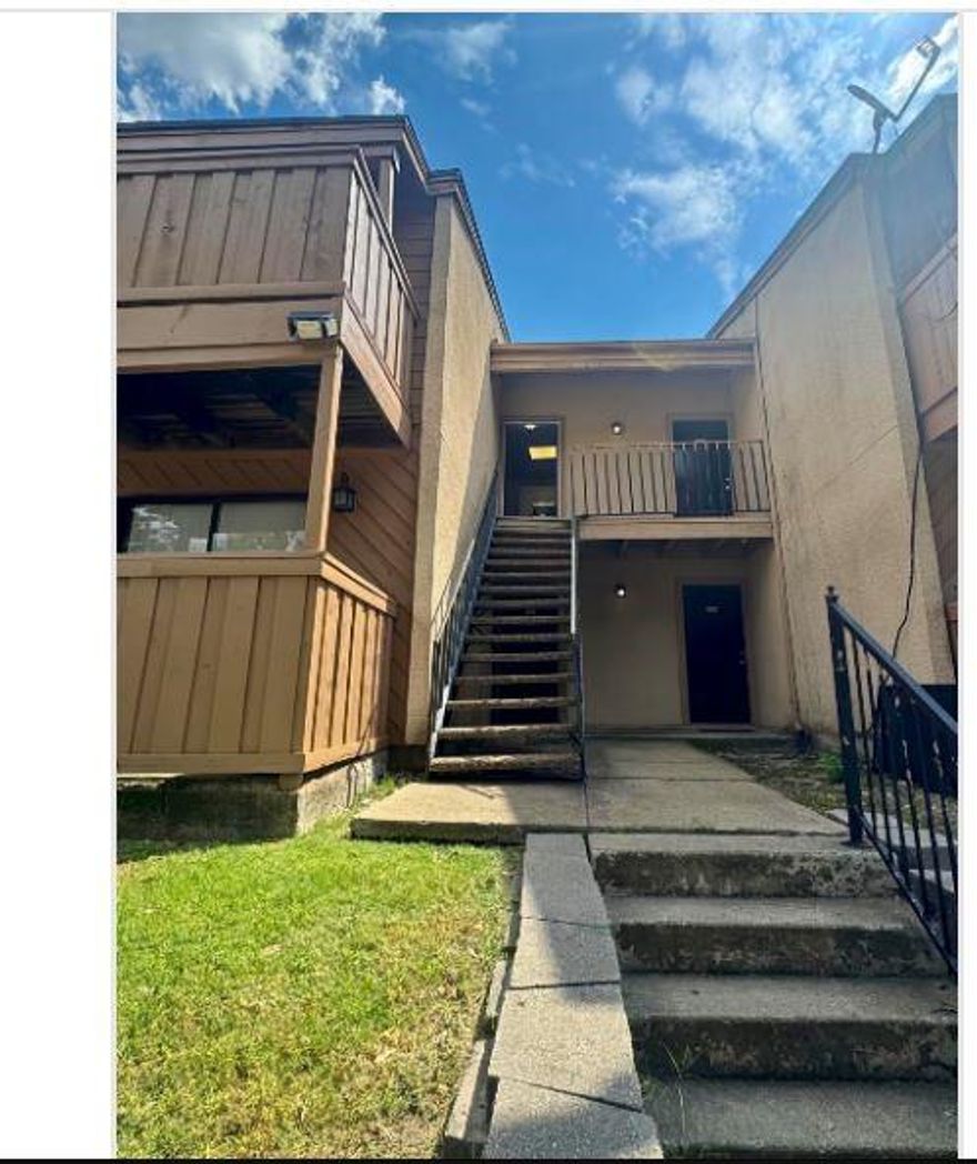 *** MOTIVATED LANDLORD & SELLER *** PRICED TO RENT FAST *** FULLY RENOVATED & Move-In Ready Condo in Prime Dallas Location. Beautifully updated condo in the heart of Dallas. This residence has just been fully renovated and freshly painted, offering modern finishes and true move-in readiness. Previously leased. This home demonstrates strong rental potential and long-term value. It was only vacated to complete renovations to prepare for sale. *** Turnkey convenience: everything in the condo conveys with the sale. *** Exceptional location: just 12 minutes to SMU, Highland Park, and Highland Park Village. *** Quick access: 10 minutes to NorthPark Center Mall and Walnut Hill train station. *** Neighborhood lifestyle: Lake Highlands Community Center and schools are only 700 meters away.  *** Walkable conveniences: The Lake Highlands shopping area and key restaurants are just half a mile away. *** Educational & recreational access: Dallas College Richland Campus is a 10-minute drive; White Rock Lake, Flagpole Hill Park, and other outdoor escapes are 7–10 minutes away.

This condo offers the perfect balance of urban convenience and green surroundings, making it ideal for students, teachers, professionals commuting to downtown, or anyone looking for a vibrant yet peaceful neighborhood lifestyle.