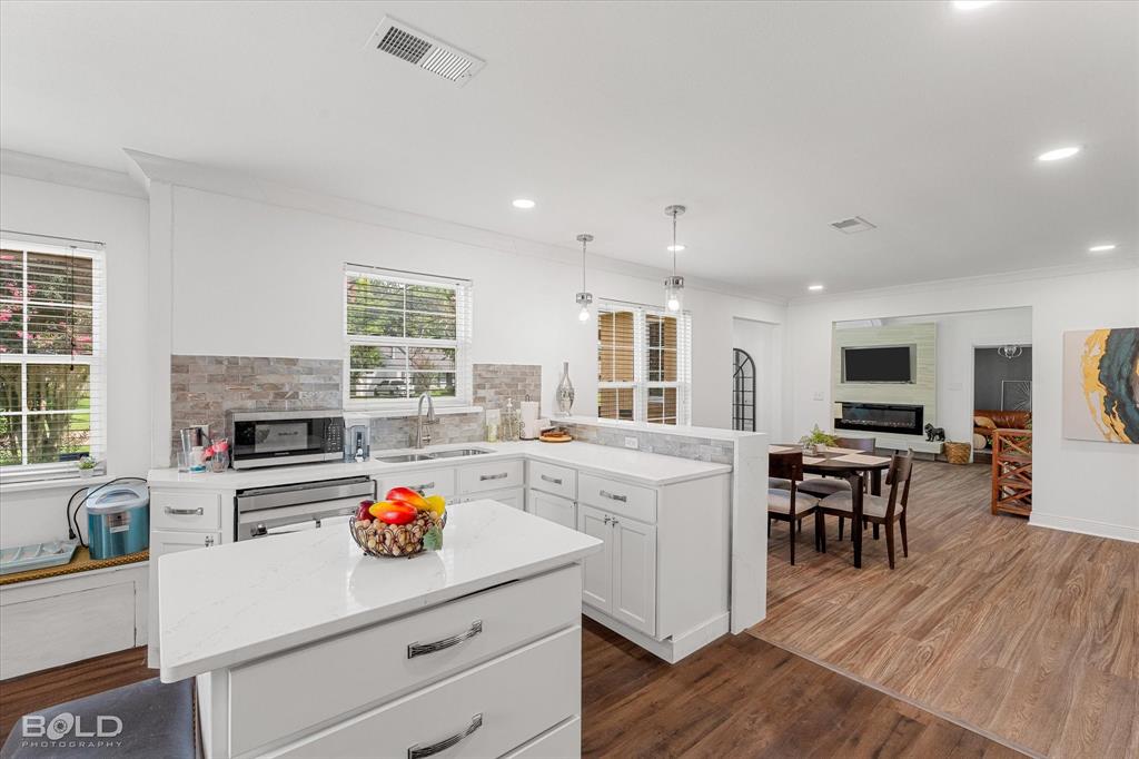 Shreveport, Louisiana 71105, United States, 3 Bedrooms Bedrooms, ,3 BathroomsBathrooms,Residential,Contingent,155943